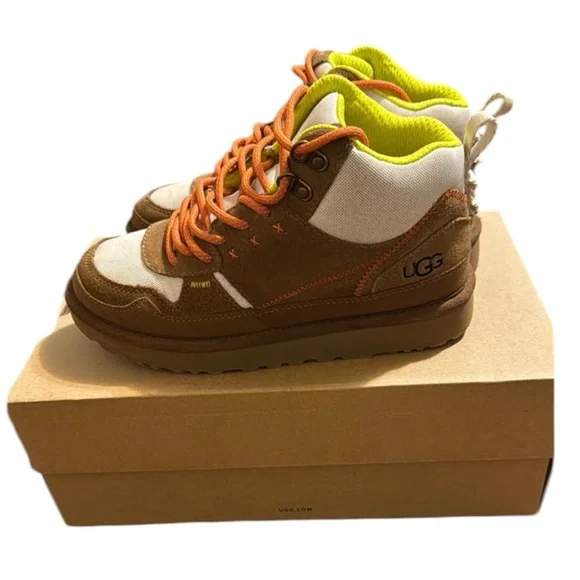 UGG Women's Highland Hi Heritage Sneaker, Chestnut, Size 6 - Picture 1 of 8